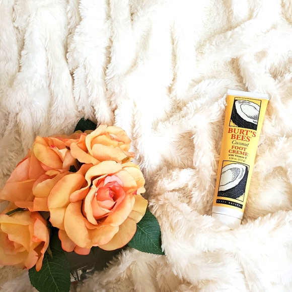New. Burts bees foot creme. 4 oz. - Picture 1 of 3